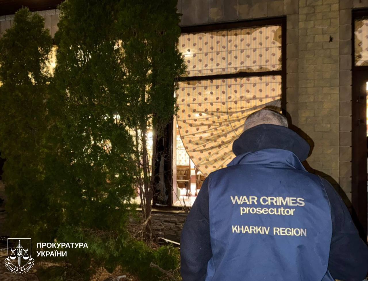 Россияне обстреляли ресторан в Харькове.