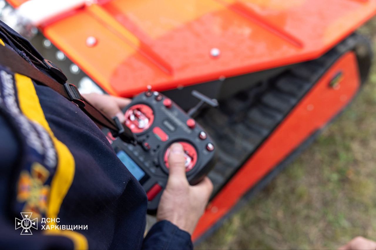 У Харкові почали використовувати роботи для гасіння пожеж.