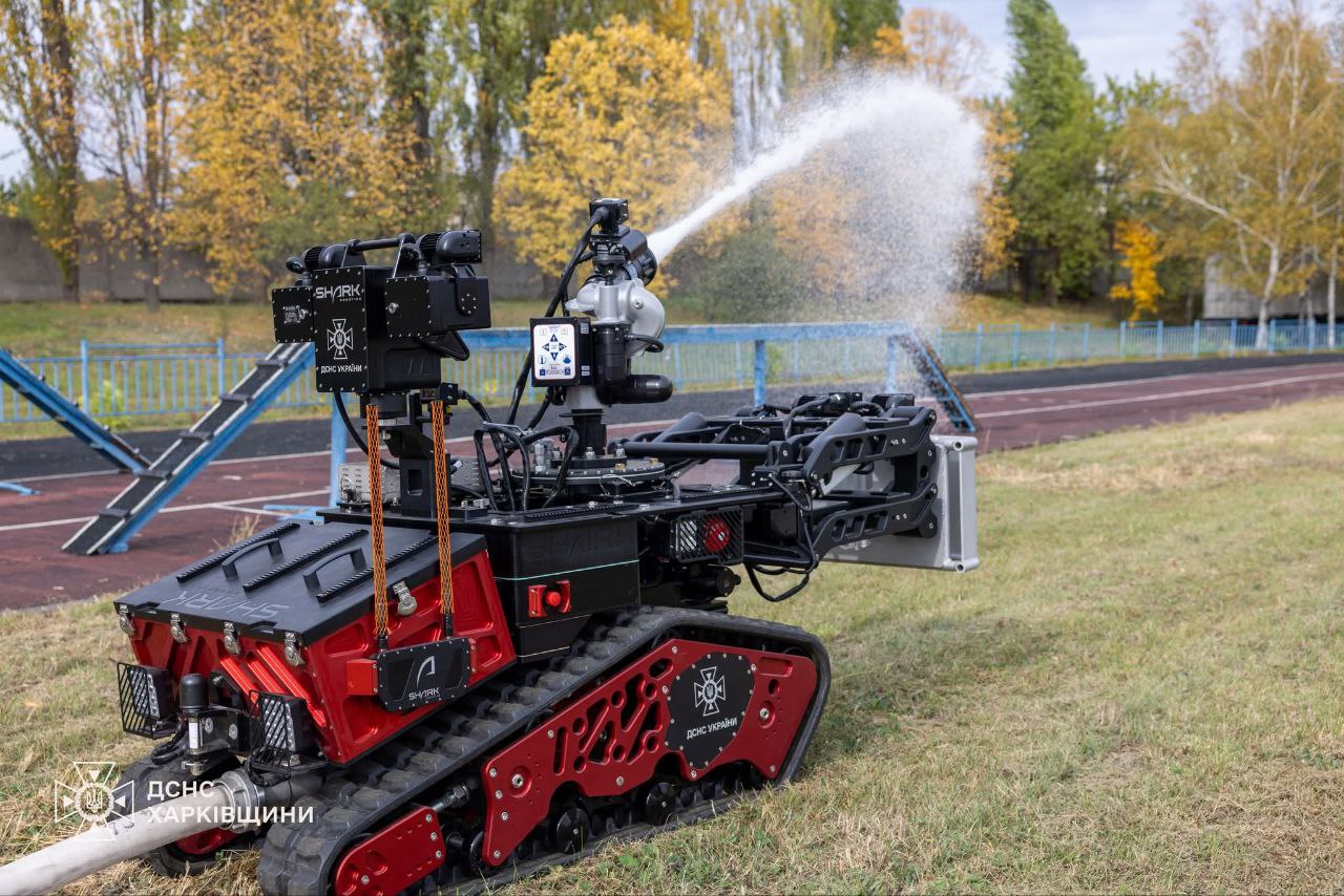 У Харкові почали використовувати роботи для гасіння пожеж.