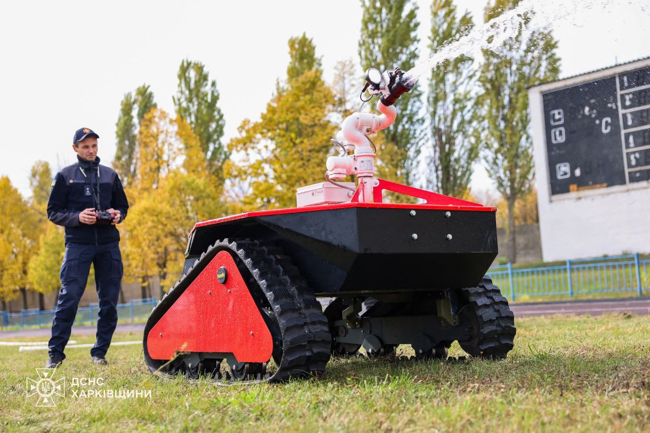 У Харкові почали використовувати роботи для гасіння пожеж.