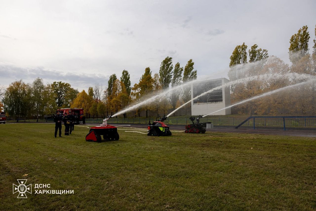 У Харкові почали використовувати роботи для гасіння пожеж.