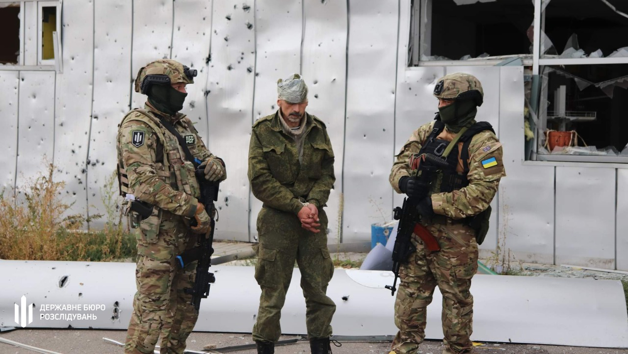 Російський солдат намагався сховатись у звільненому селі під Харковом.