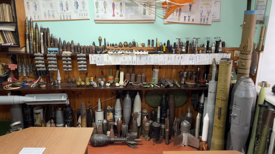 Харьков и Купянск закиданы кассетными минами.