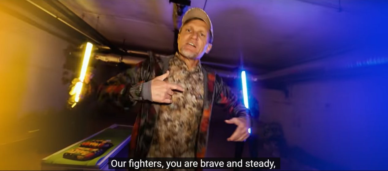 Олег Скрипка дал концерт в харьковском метро.