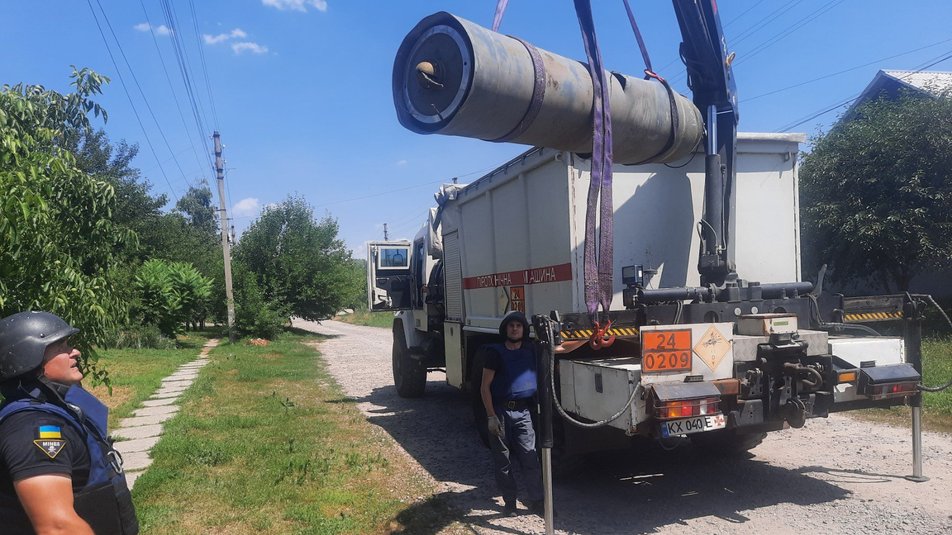 Робота саперів на території Харківської області, літо 2022 року. Фото: facebook.com/ICHDRR