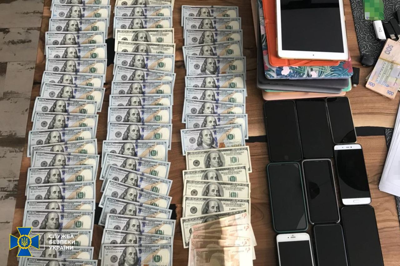 Вилучили у шпигунів: російське срібло з Харкова послужить ЗСУ.