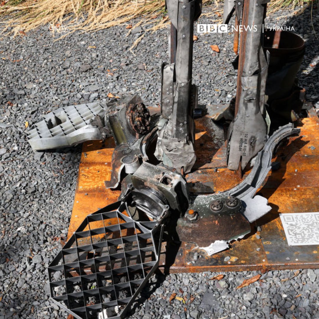 В Харькове презентовали гигантскую скульптуру из обломков ракет.