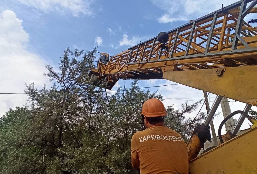 В Новобаварском районе восстановили электроснабжение после обстрела.