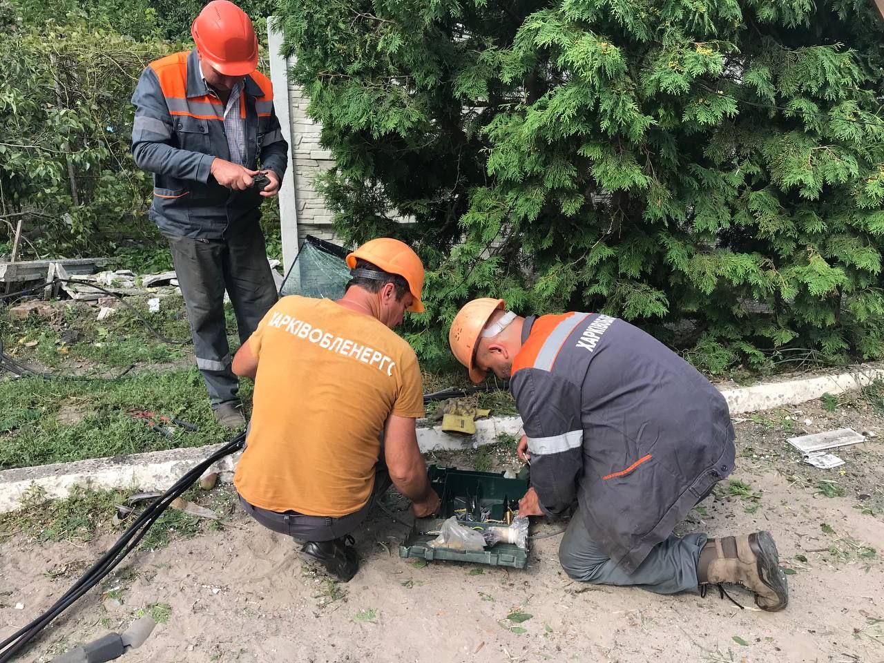 В Новобаварском районе восстановили электроснабжение после обстрела.