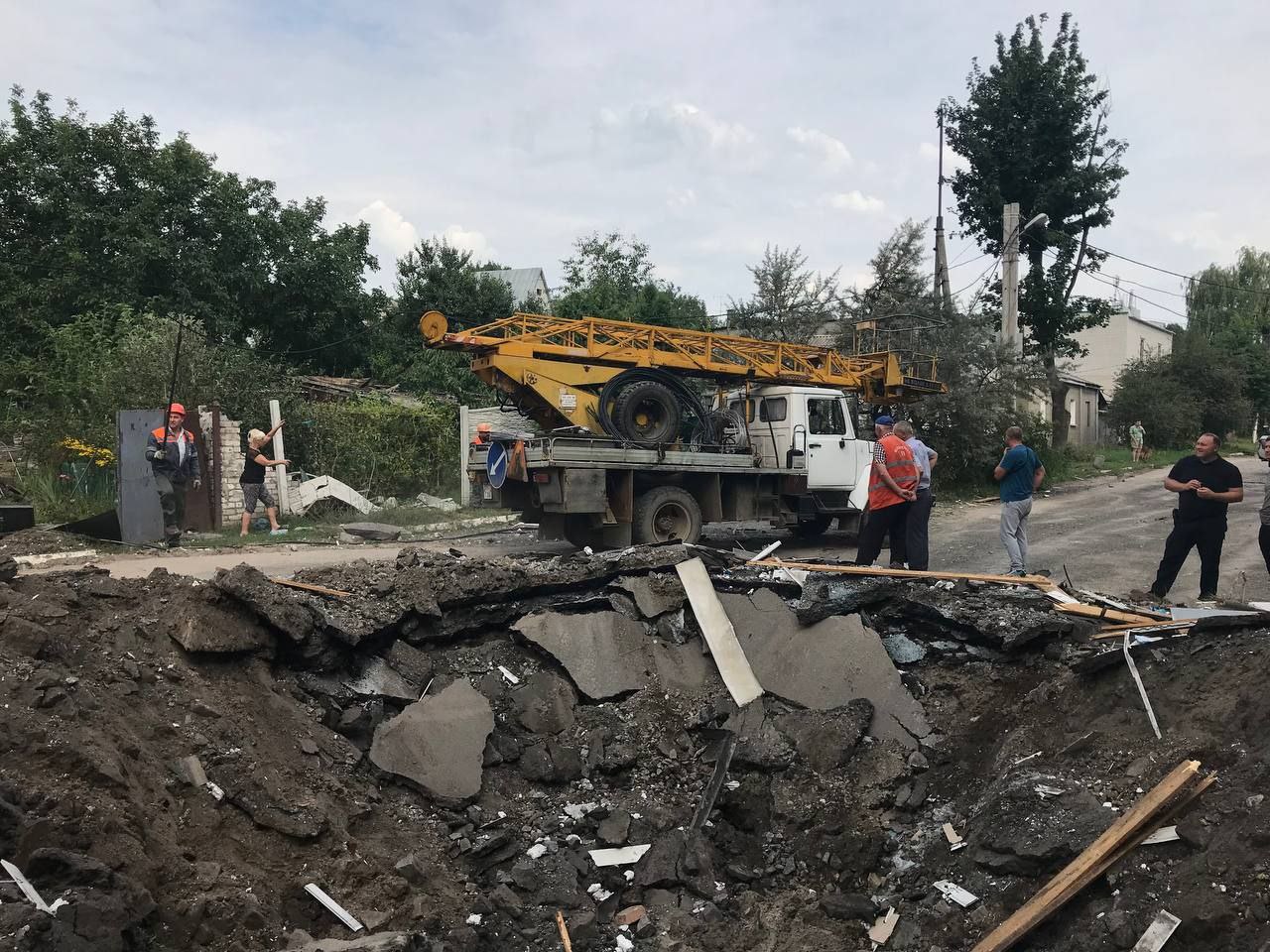 В Новобаварском районе восстановили электроснабжение после обстрела.