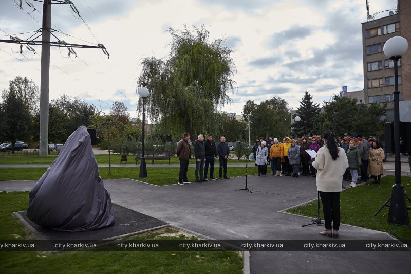 В Харькове открыли памятник тепловикам.