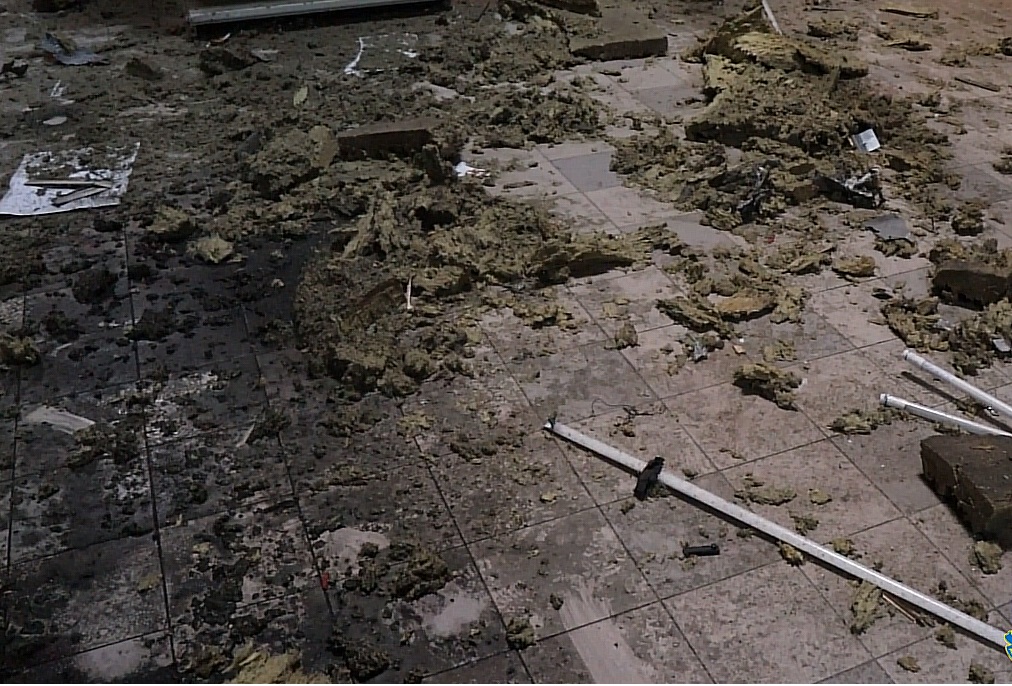 У Харкові російський безпілотник потрапив торговим центром.