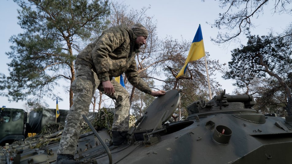 Харківська бригада тероборони здобула британські бронетранспортери Spartan.