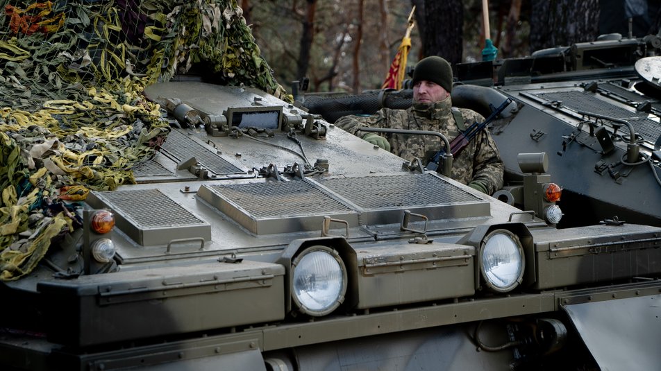 Харківська бригада тероборони здобула британські бронетранспортери Spartan.