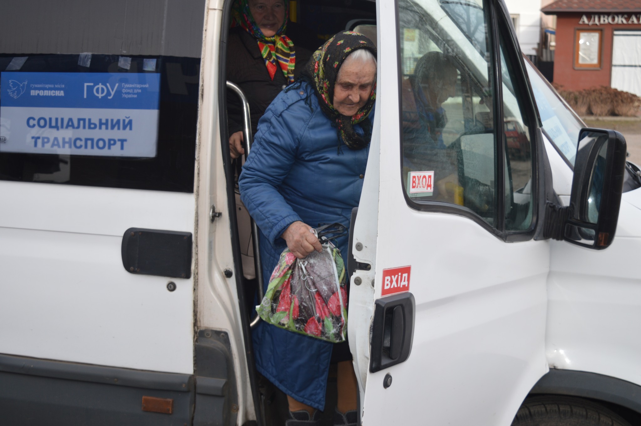 В Золочевском районе стал курсировать социальный автобус.