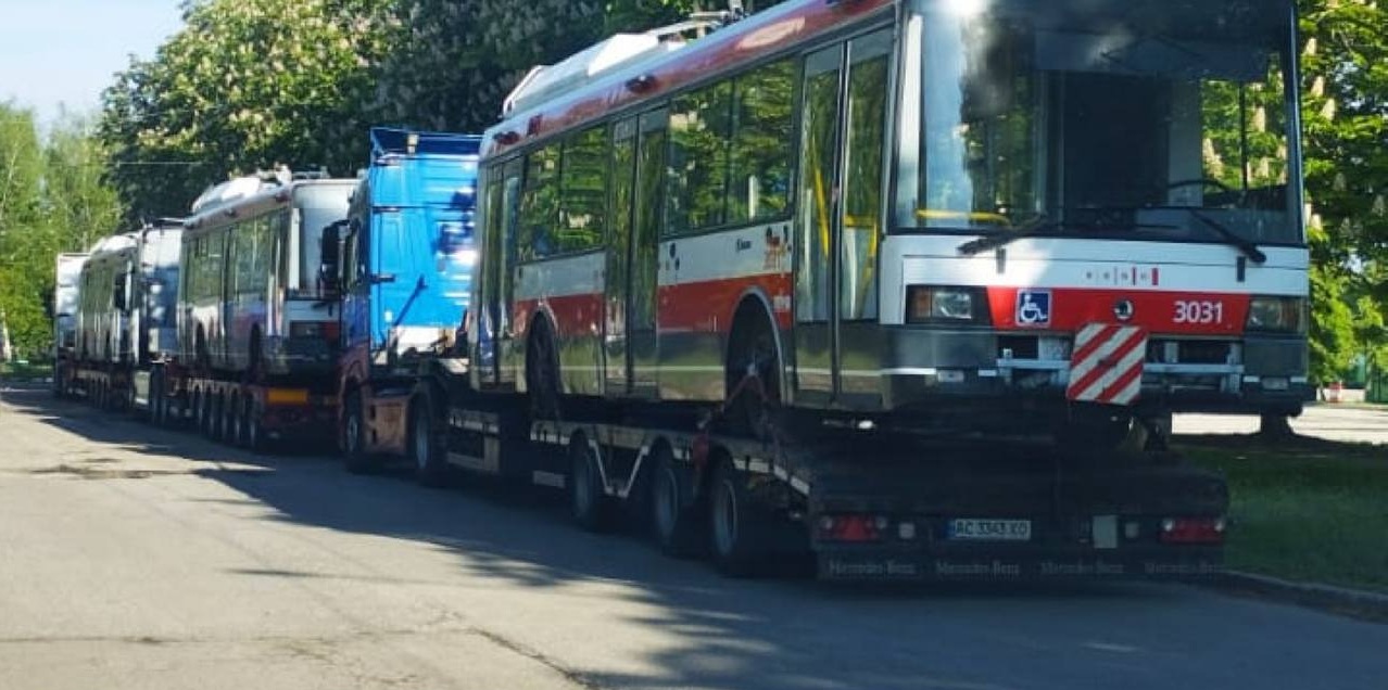 До Харкова прибули перші чеські тролейбуси Skoda.