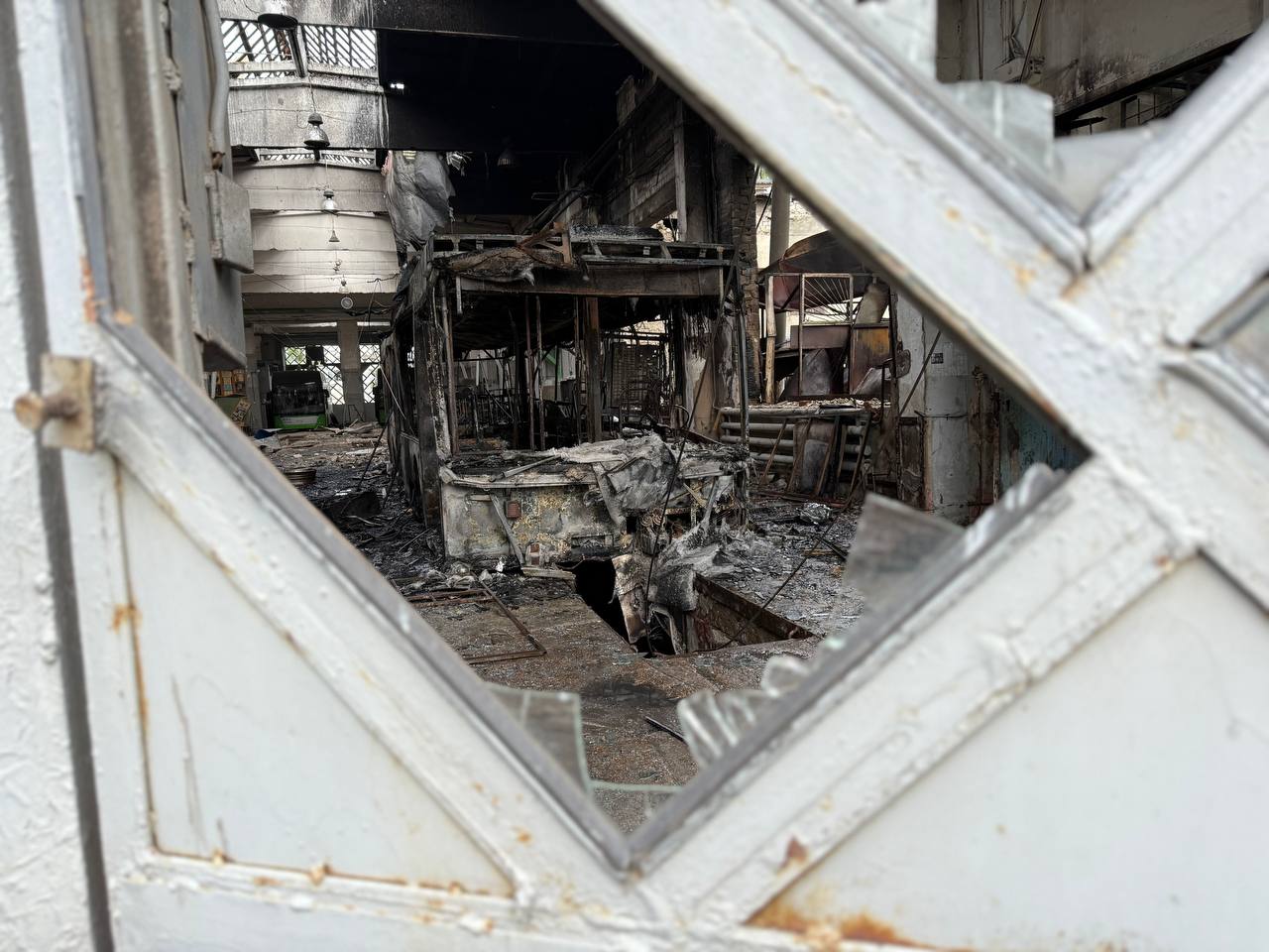 Ночной налет беспилотников: в Харькове горело троллейбусное депо.