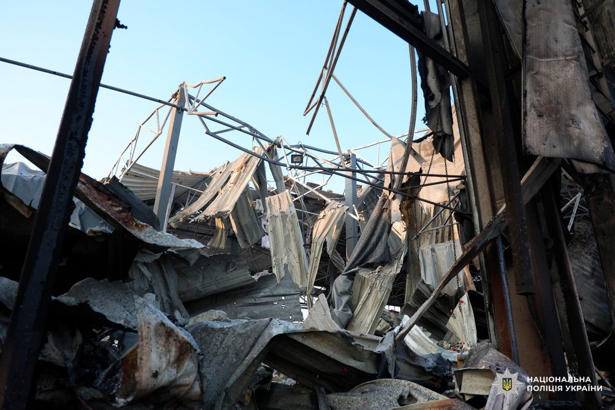 Ночной удар по Харькову и пригороду: снова пострадал почтовый терминал, есть погибшие.