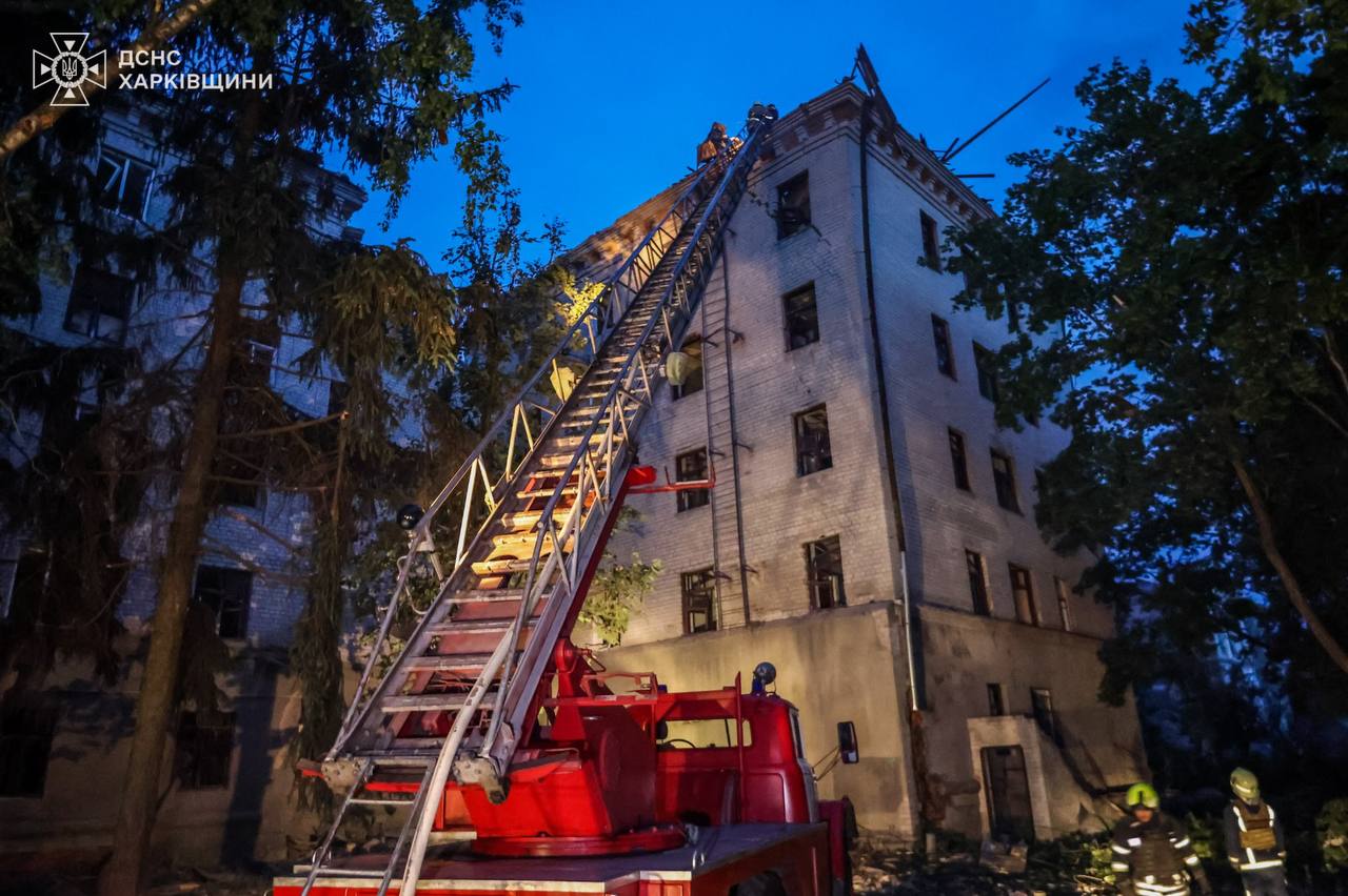 Ночью РФ нанесла ракетный удар по двум районам Харькова: куда "прилетело".