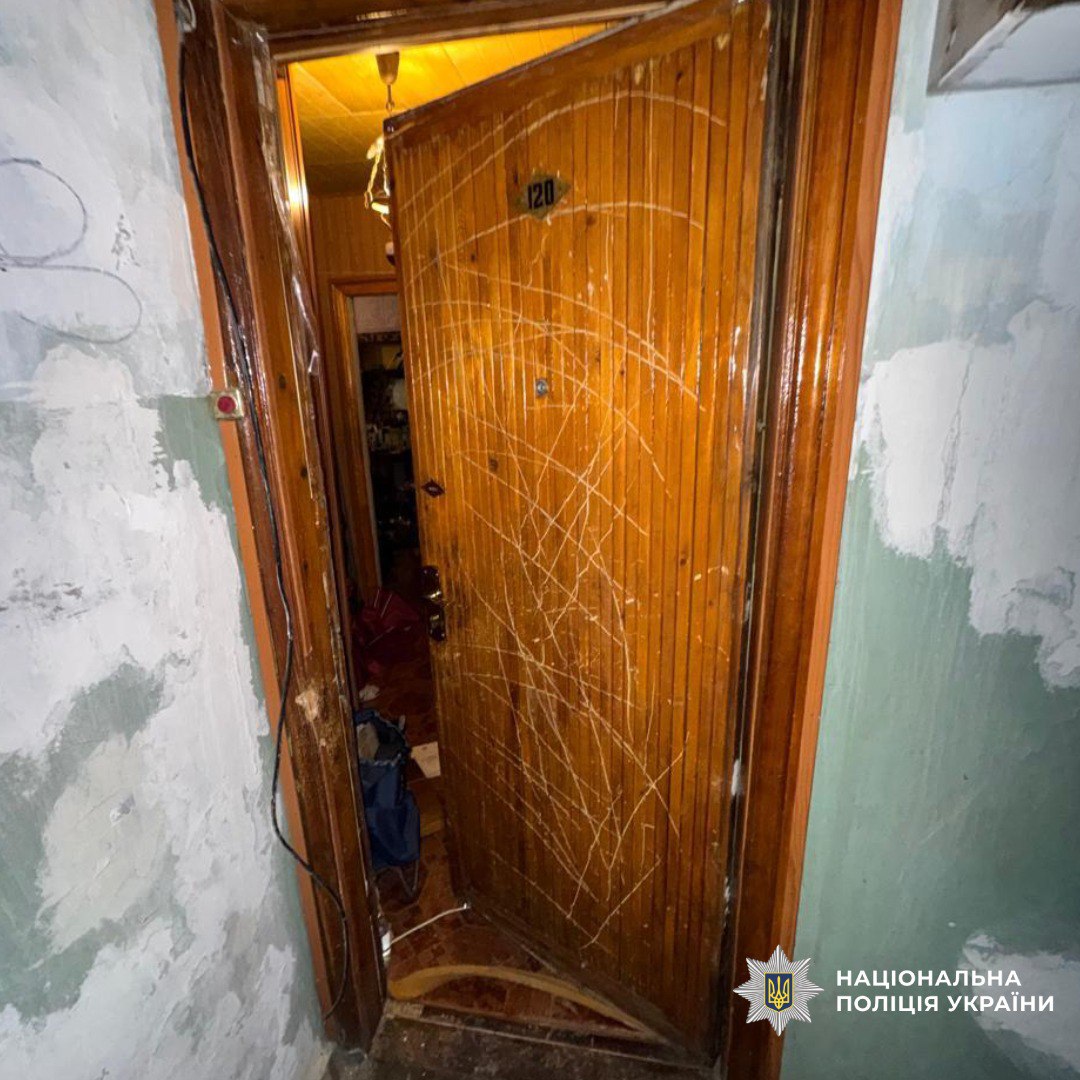 У Харкові чоловік із психічним розладом жорстоко вбив сусідку.