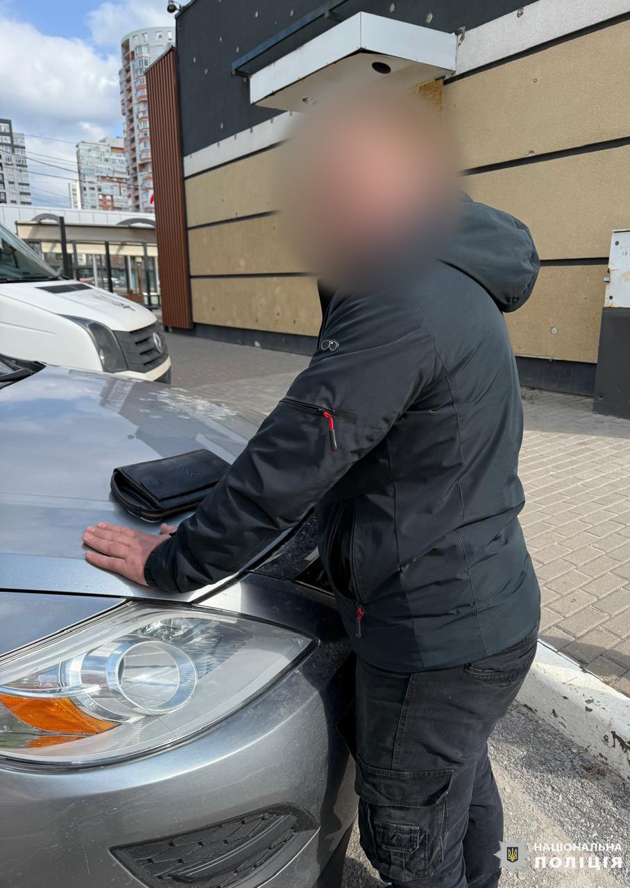 Двое харьковчан вывозили скрывающихся от мобилизации за границу.