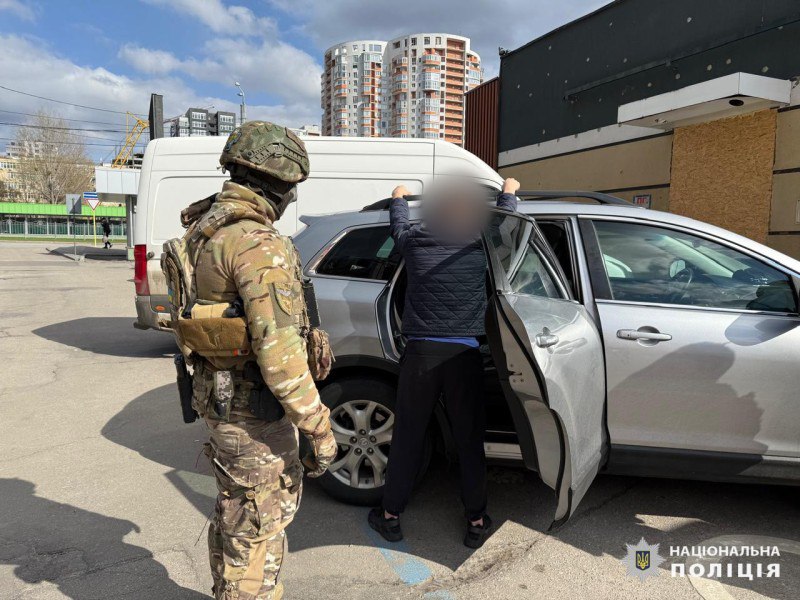 Двое харьковчан вывозили скрывающихся от мобилизации за границу.