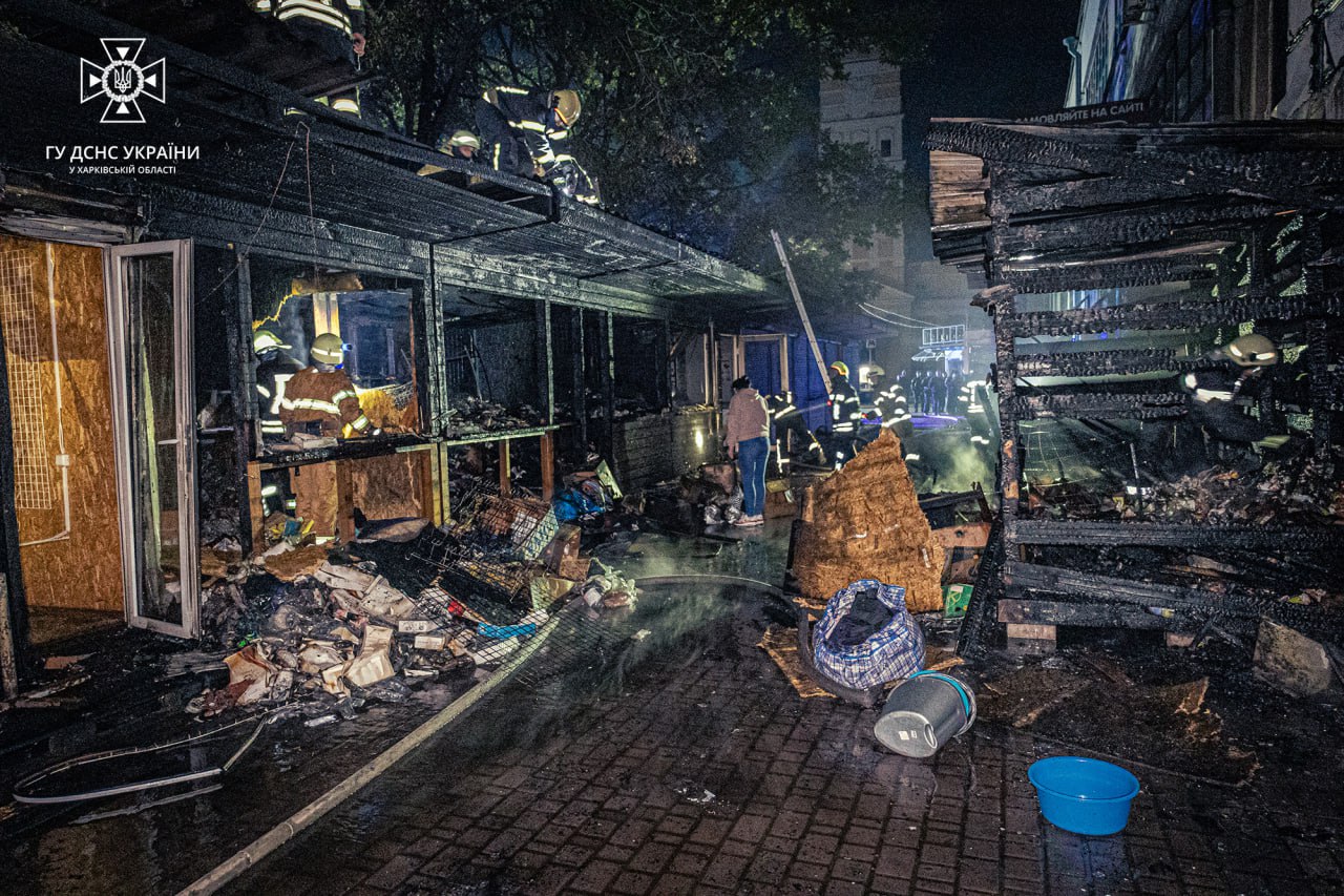 Вночі на Привокзальній площі у Харкові горіли кіоски.