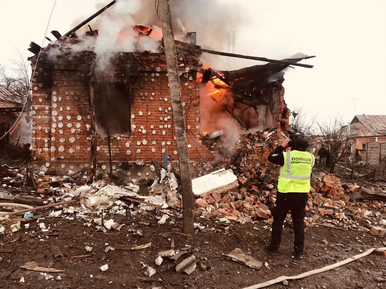 эксперт собирает доказательства