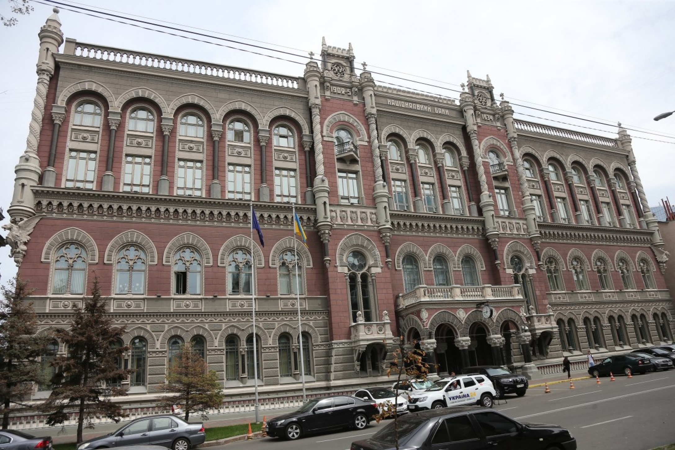 НБУ послідовно запроваджував у 2022 році на ринку нові правила, що впливало на підтримку курсової стабільності.