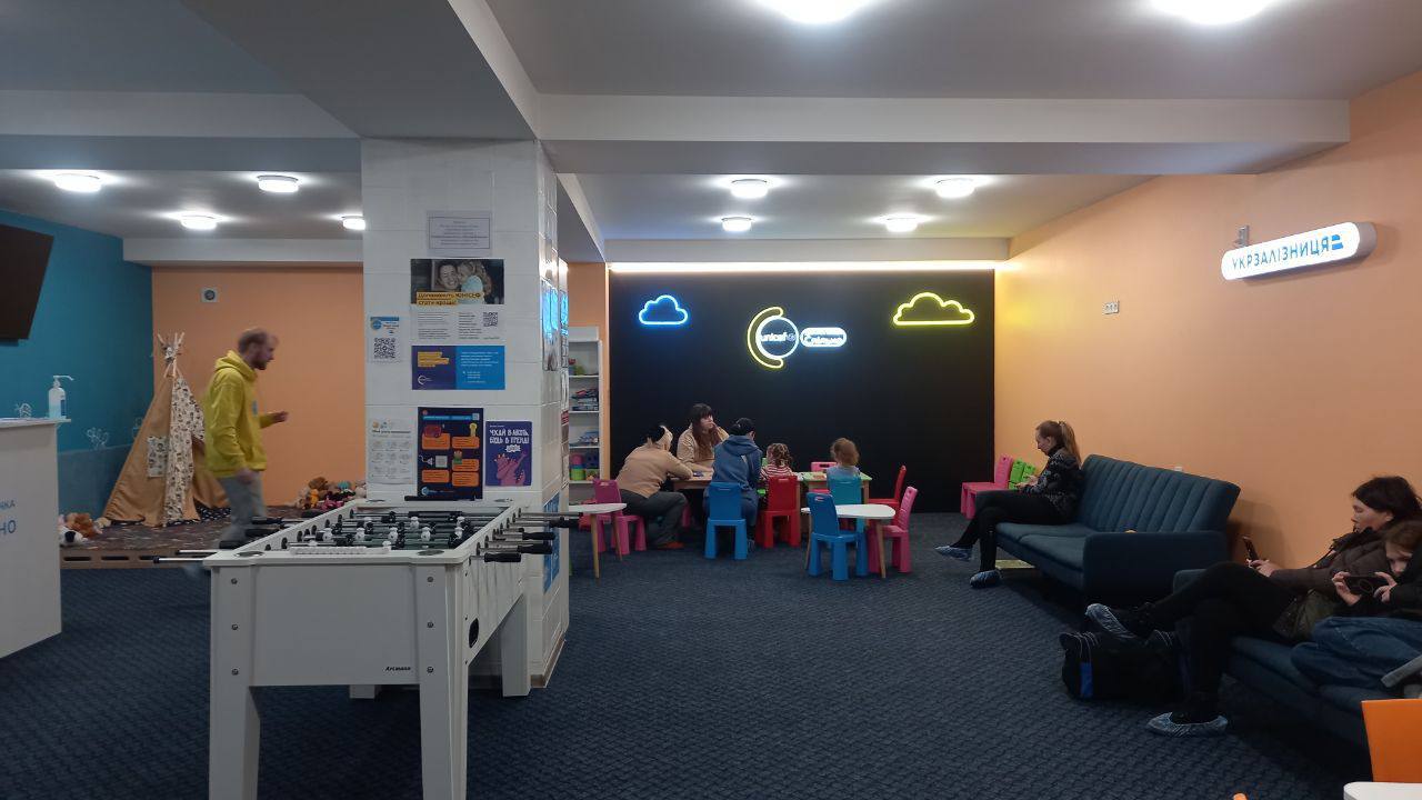 Как курсируют электрички и поезда через Харьков из-за блэкаута.