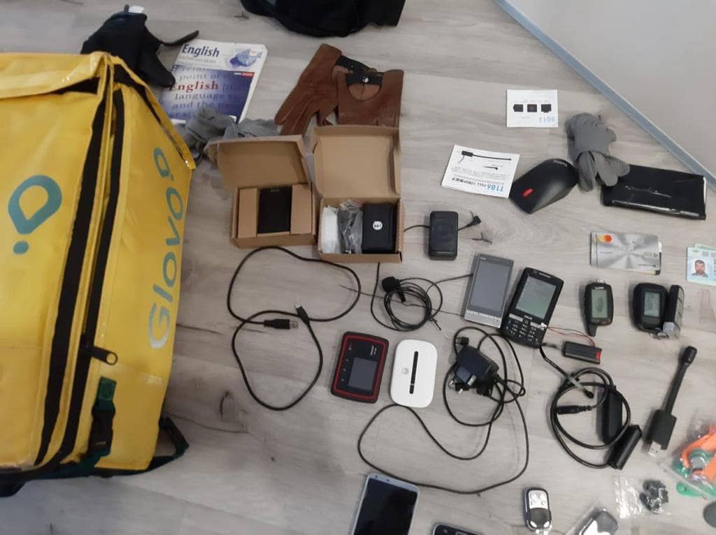 Прикрывались службой такси и доставки: в Харькове задержали банду домушников.