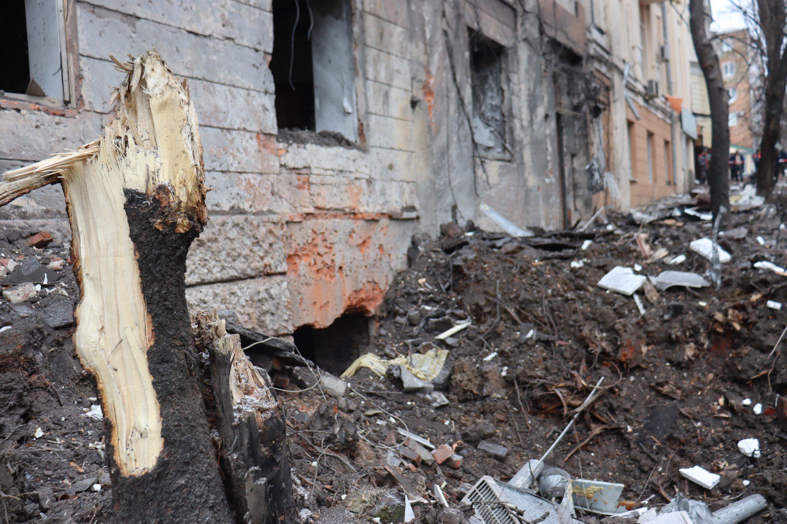 Що відомо про обстріл вузу та житлового будинку у Харкові 5 лютого.