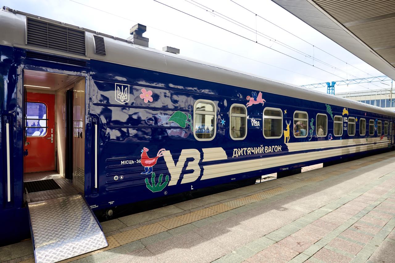 Потяг №001/002 Харків &ndash; Івано-Франківськ укомплектували дитячими вагонами.