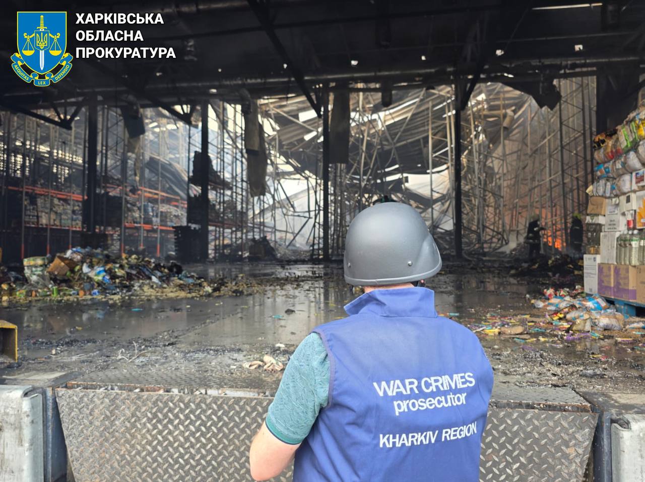 Окупанти вдарили по складах трьох корпорацій під Харковом: є загиблий та поранені.