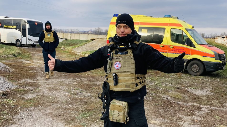 Волонтер из Польши несколько месяцев ликвидирует пожары вместе с харьковскими спасателями.