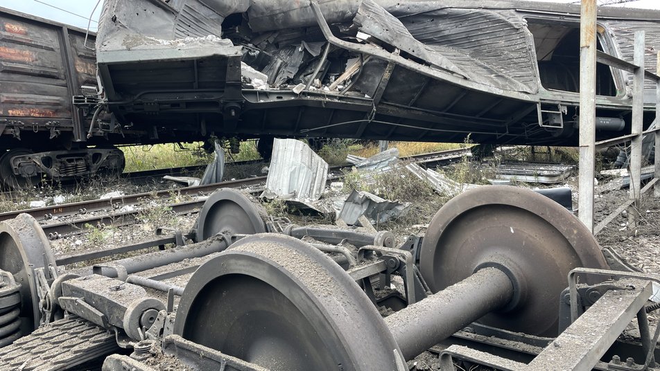 Росіяни завдали ракетного удару залізницею у Харкові.
