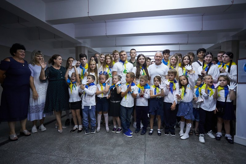 В Харькове школьную линейку 1 сентября провели в метро.