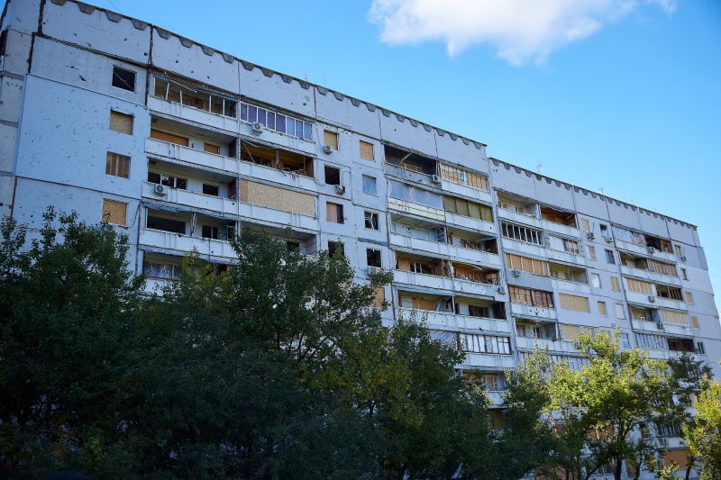 На Північній Салтівці будинки готують до зими.