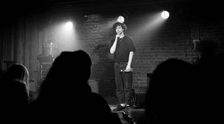 Подпольный стендап – фото: bodo.ua