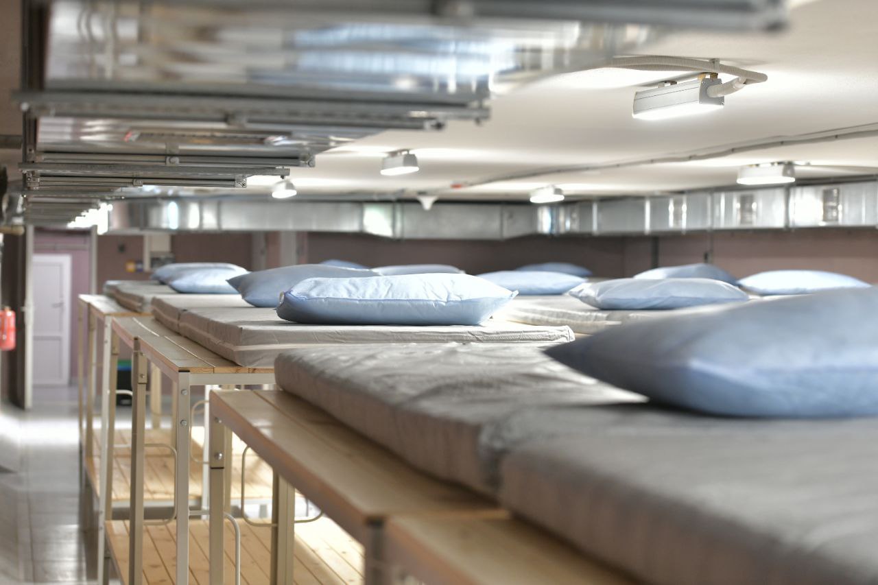 В Харькове обустроили образцовое укрытие в одном из учебных заведений - фото: ХОВА