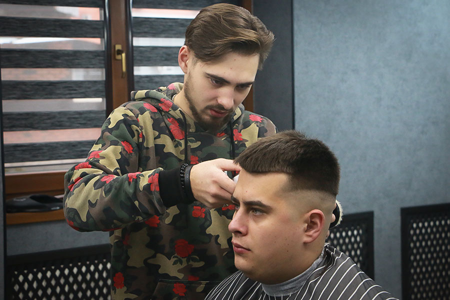 У Харківській перукарні влаштували благодійну акцію для українських військових - фото: www.facebook.com/ngu.east