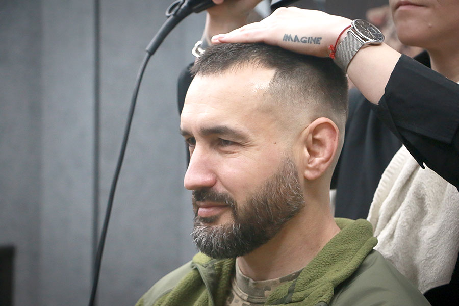 У Харківській перукарні влаштували благодійну акцію для українських військових - фото: www.facebook.com/ngu.east