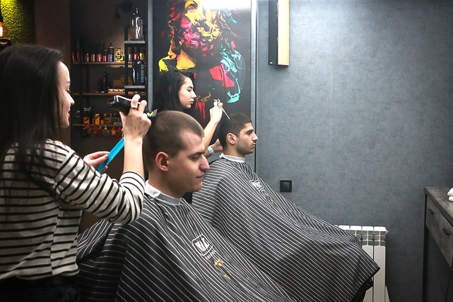 У Харківській перукарні влаштували благодійну акцію для українських військових - фото: www.facebook.com/ngu.east