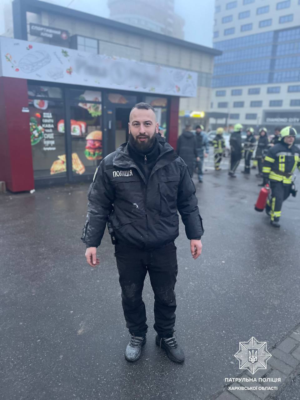 В Харькове патрульная полиция вовремя потушила пожар в заведении - фото: t.me/patrolpolice_kharkiv