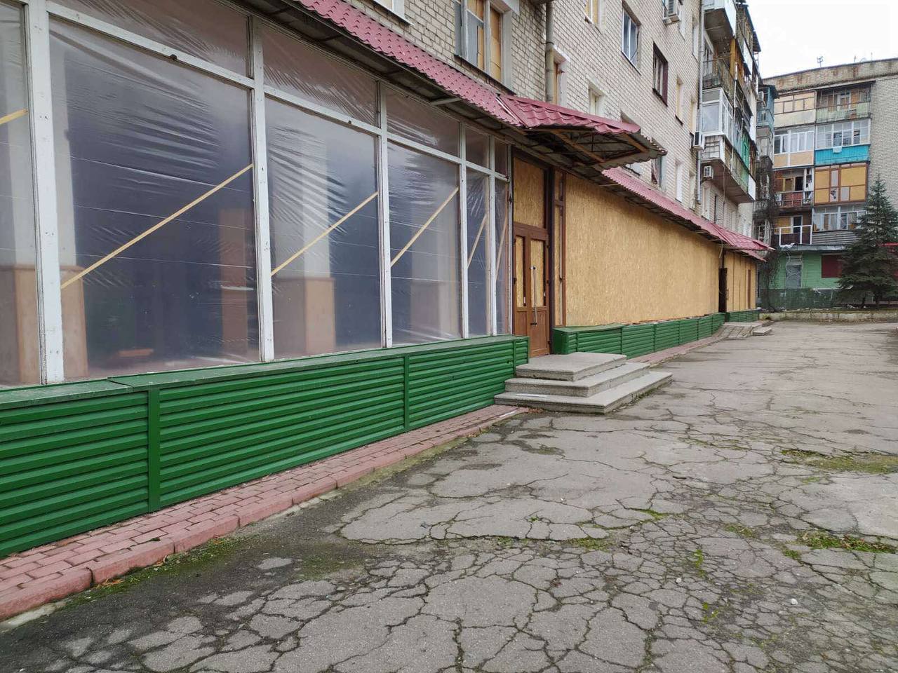 Ізюмська бібліотека отримала близько півсотні нових українських книг