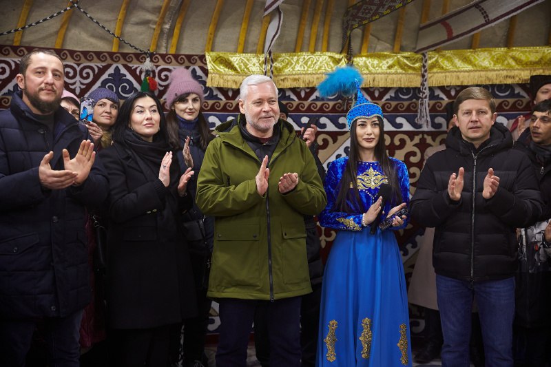 Символ дружбы народов: в Харькове установили казахстанскую 