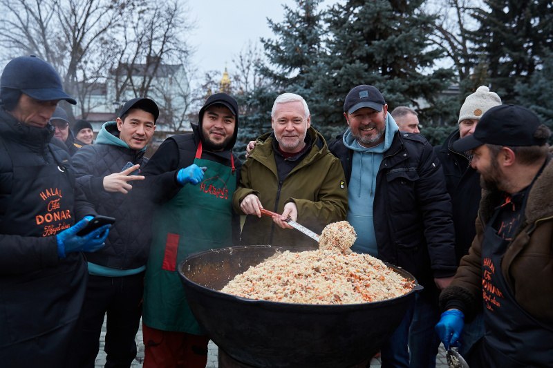 Символ дружбы народов: в Харькове установили казахстанскую 