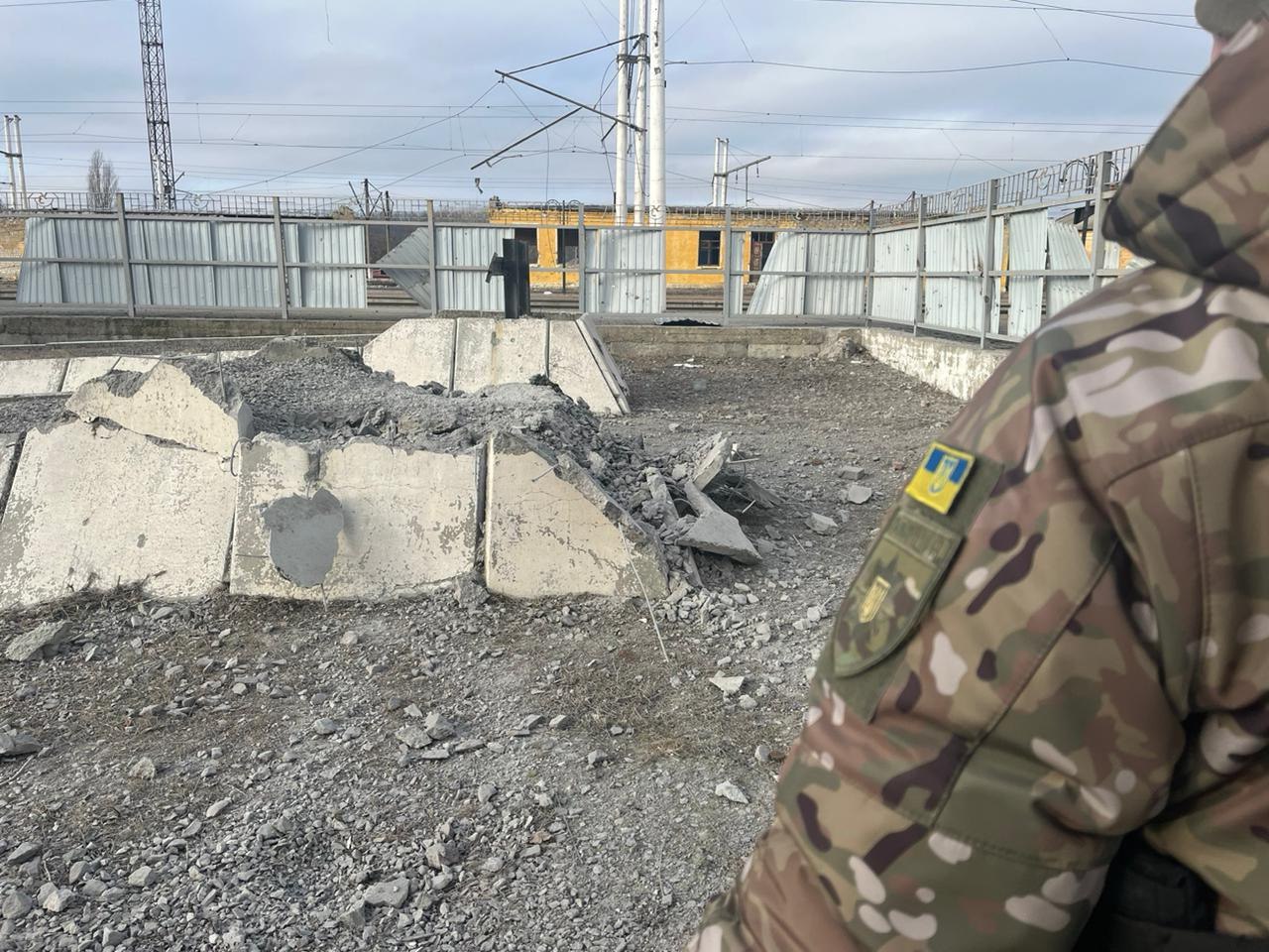 В полиции показали последствия обстрелов в Харьковской области.