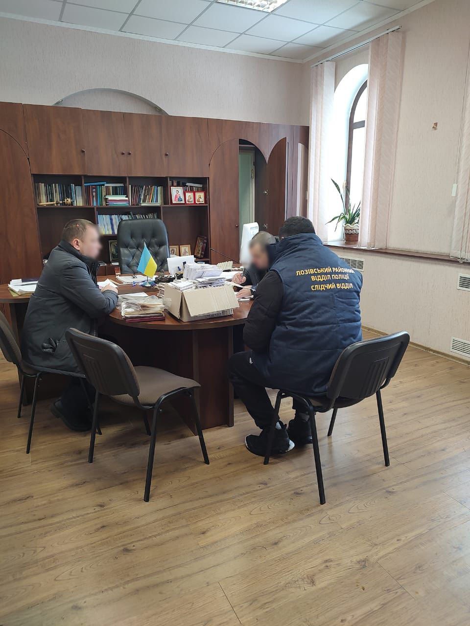 Воровали топливо, а потом сбывали его: в Харьковской области разоблачили группу злоумышленников.