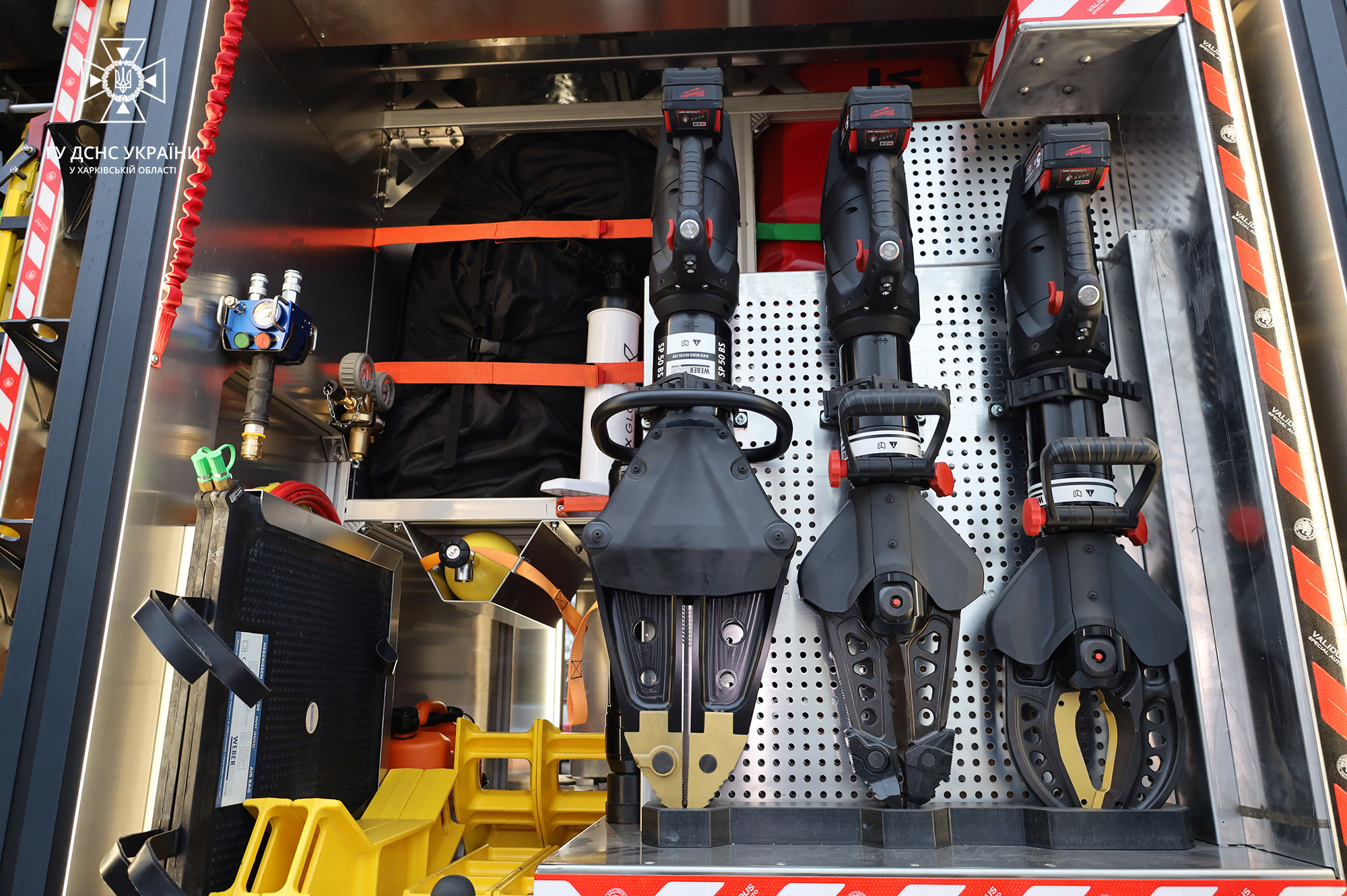 Харьковские спасатели получили автомобиль